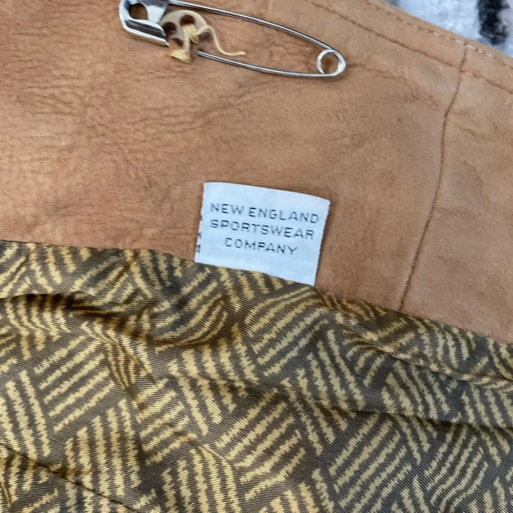 Gorgeous vintage leather lined belted jacket - Picture 5 of 13